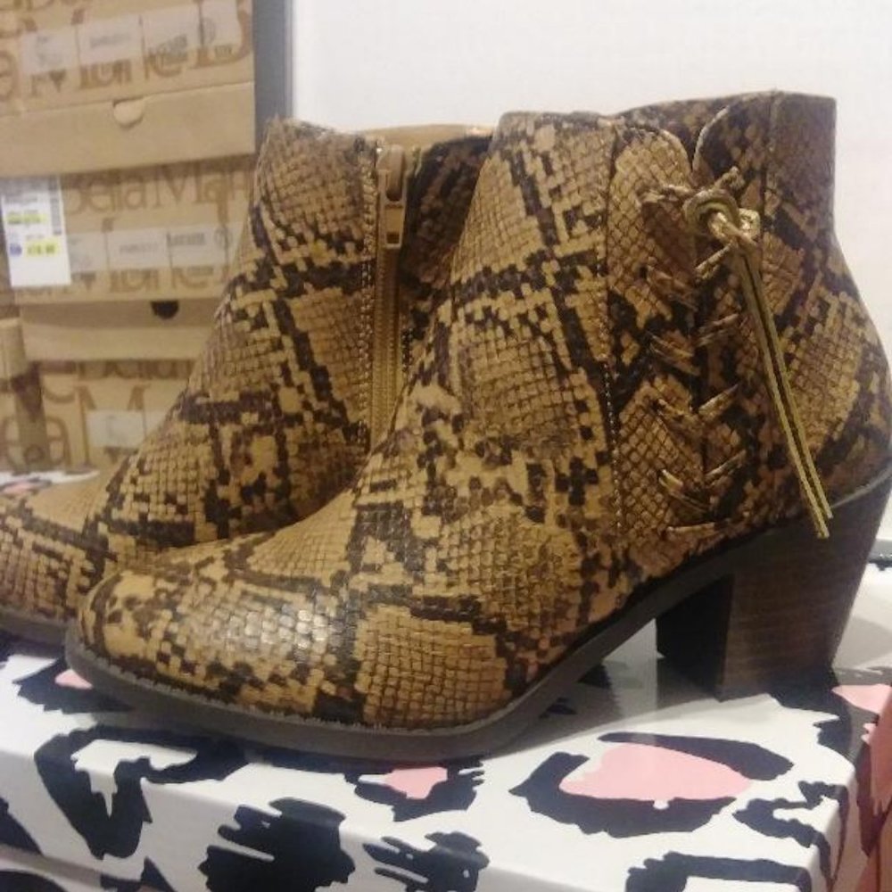 Mata Shoes Celeste-3 booties! Brown Snake print size 8.5